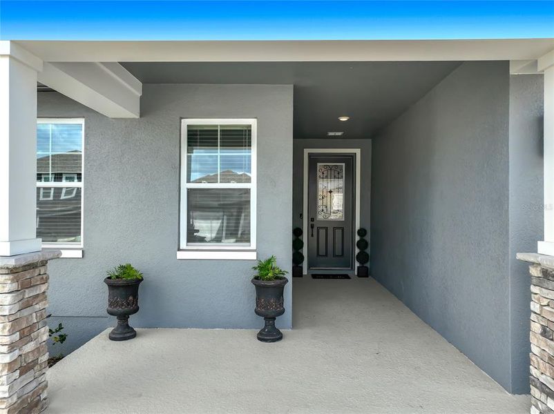 Exterior details and patio area of a home in , Clermont (Image 33).