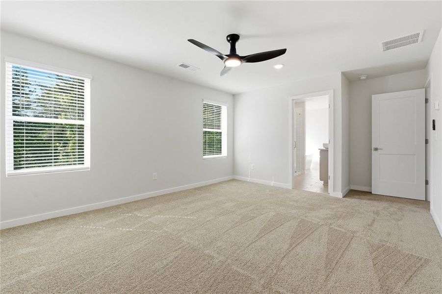 Spacious, unfurnished interior of a new home in Creekbend Overlook, South Fulton (Image 20).