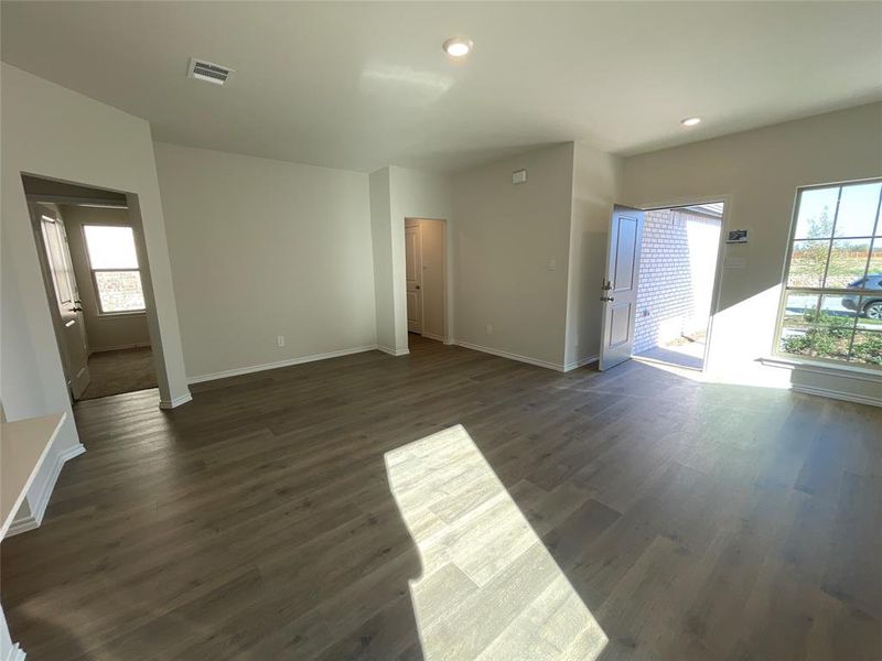 Spacious, unfurnished interior of a new home in Elevon, Lavon (Image 16). Spacious, unfurnished interior of a new home in Elevon, Lavon (Image 16).
