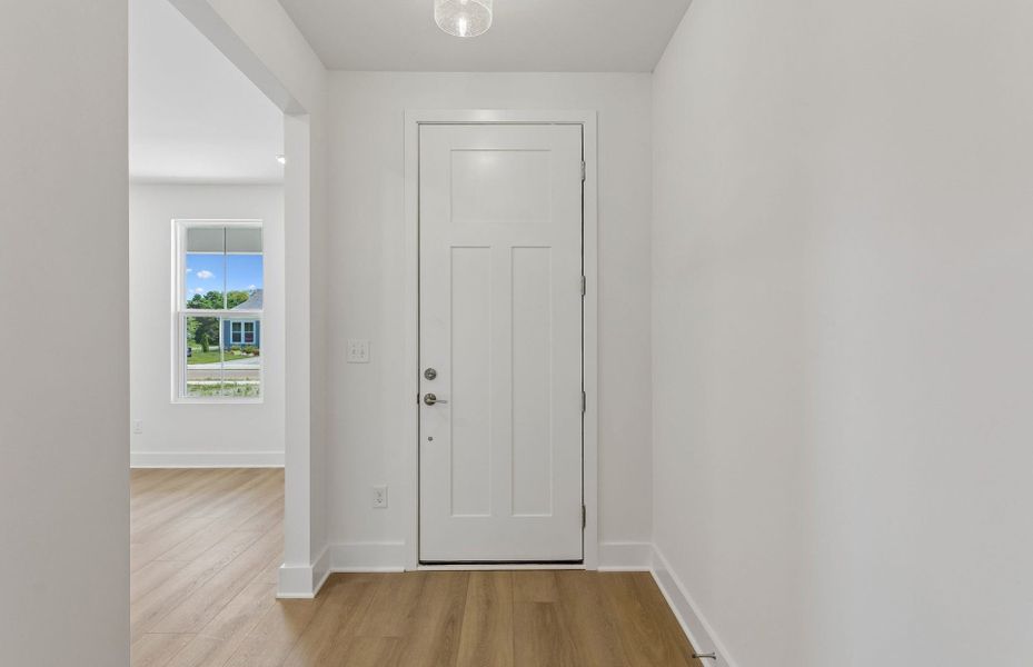Spacious, unfurnished interior of a new home in Glenview Farms, Murfreesboro (Image 40).