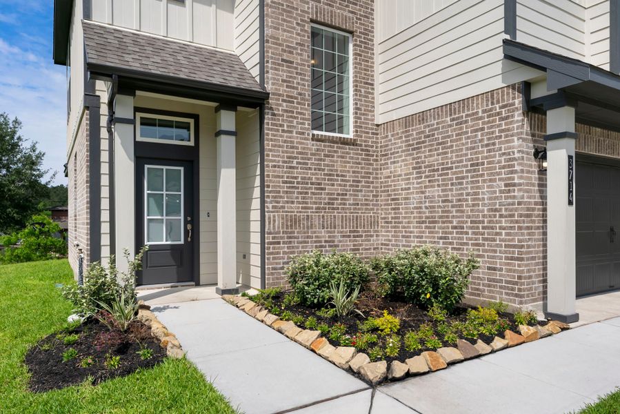 Exterior details and patio area of a home in Spring Lake, Huntsville (Image 2). Exterior details and patio area of a home in Spring Lake, Huntsville (Image 2).