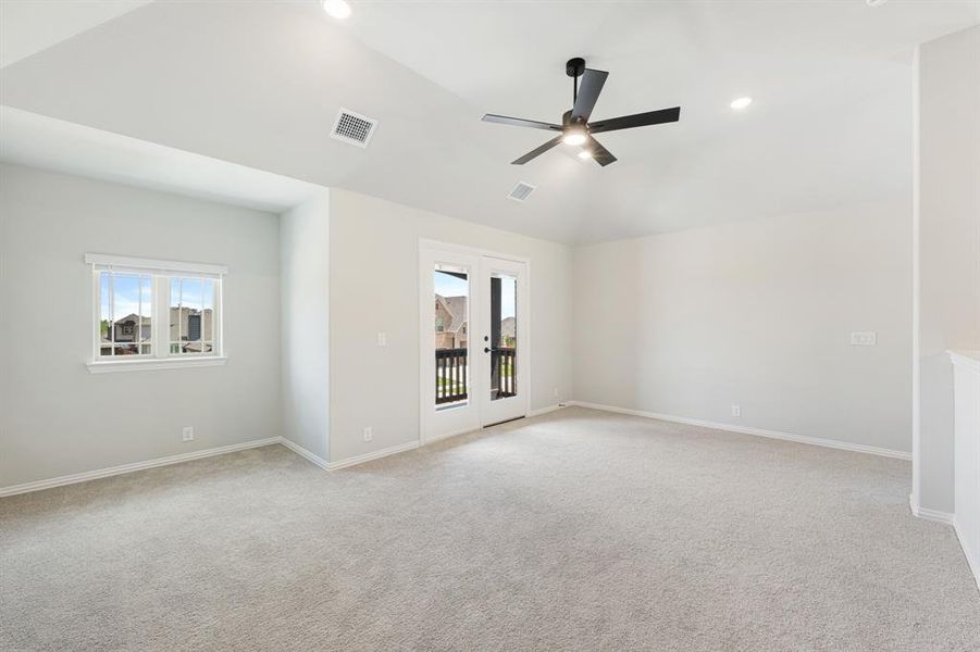 Spacious, unfurnished interior of a new home in Hulen Trails, Fort Worth (Image 23).