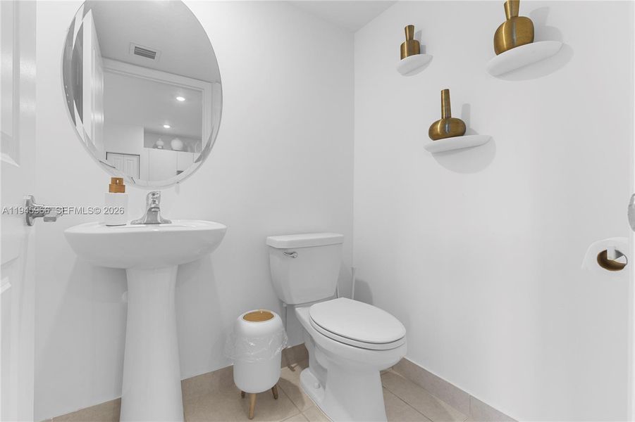 Furnished interior view inside a new home in , Coral Springs (Image 3).