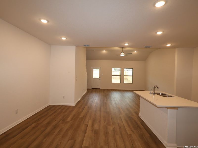 Spacious, unfurnished interior of a new home in Mesquite Ridge, San Antonio (Image 20).