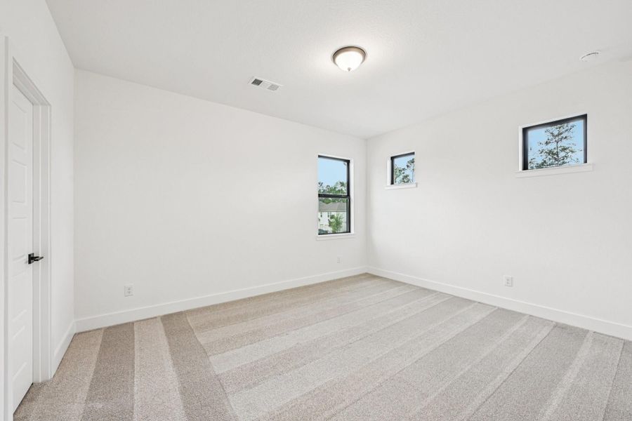 Spacious, unfurnished interior of a new home in Evergreen 60', Conroe (Image 36).