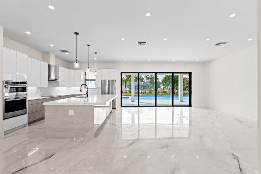 8-web-or-mls-A7409395 (2) 8-web-or-mls-A7409395 (2)