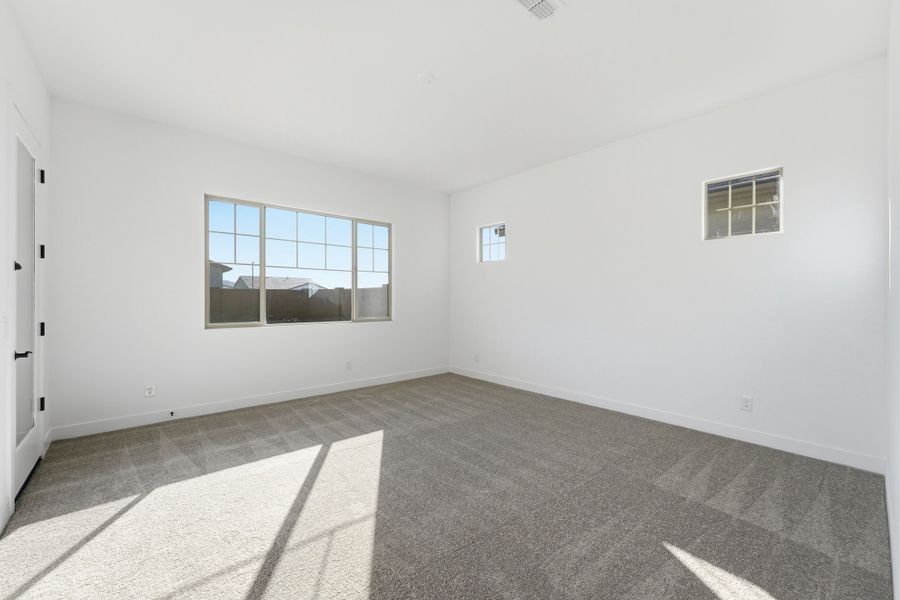 Spacious, unfurnished interior of a new home in Ellsworth Ranch, Queen Creek (Image 31).