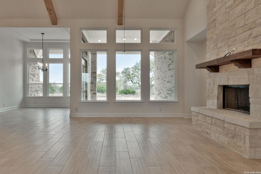 Spacious, unfurnished interior of a new home in Waldsanger, New Braunfels (Image 15).