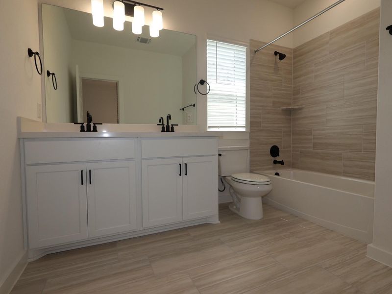 Furnished interior view inside a new home in Edgewood, Leander (Image 10).