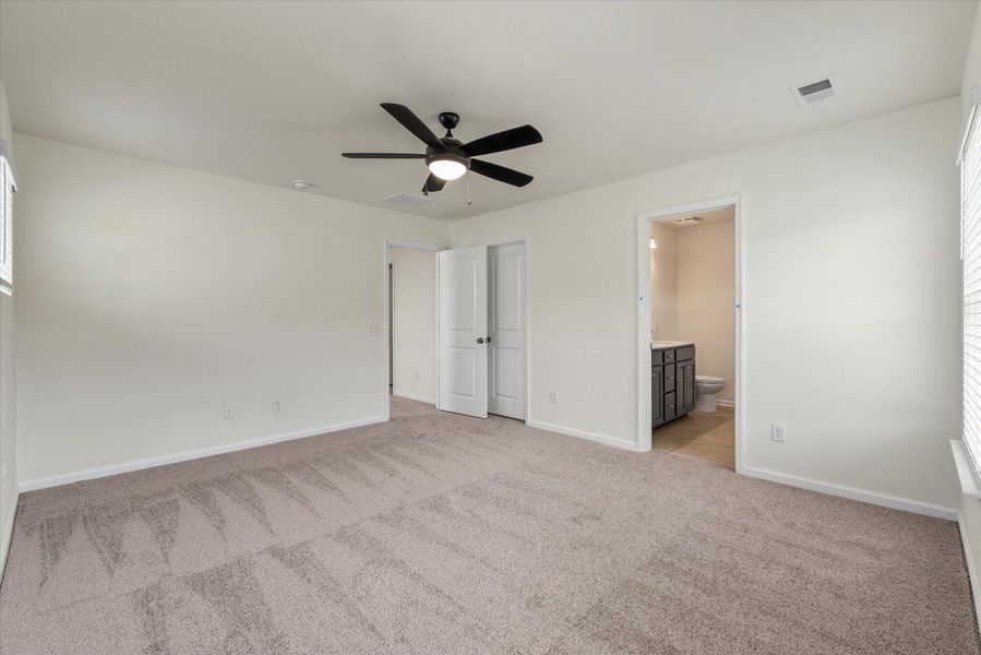 Spacious, unfurnished interior of a new home in The Landings at Montague, Goose Creek (Image 45).
