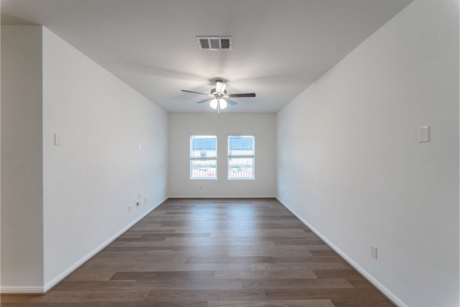 Spacious, unfurnished interior of a new home in Cool Water, Jarrell (Image 10).