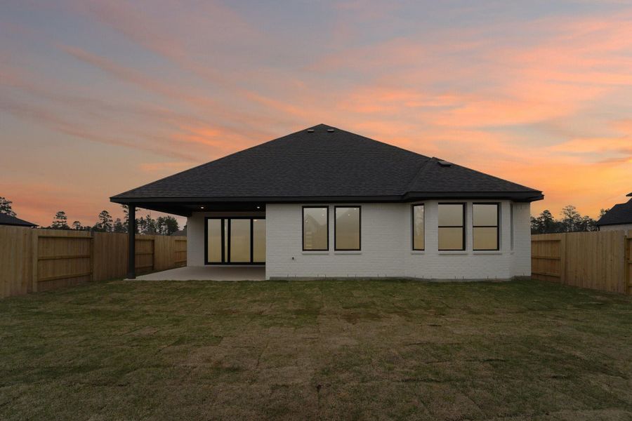 Exterior details and patio area of a home in Evergreen 55', Conroe (Image 3).