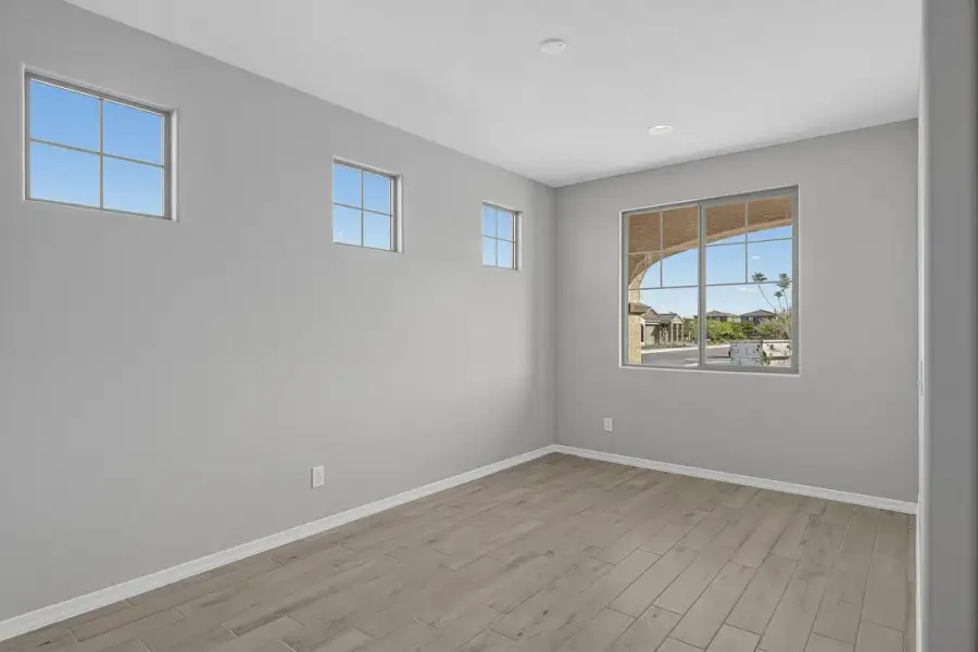 Spacious, unfurnished interior of a new home in Allen Ranches, Litchfield Park (Image 22).