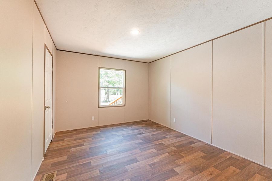 Spacious, unfurnished interior of a new home in , Conroe (Image 29).