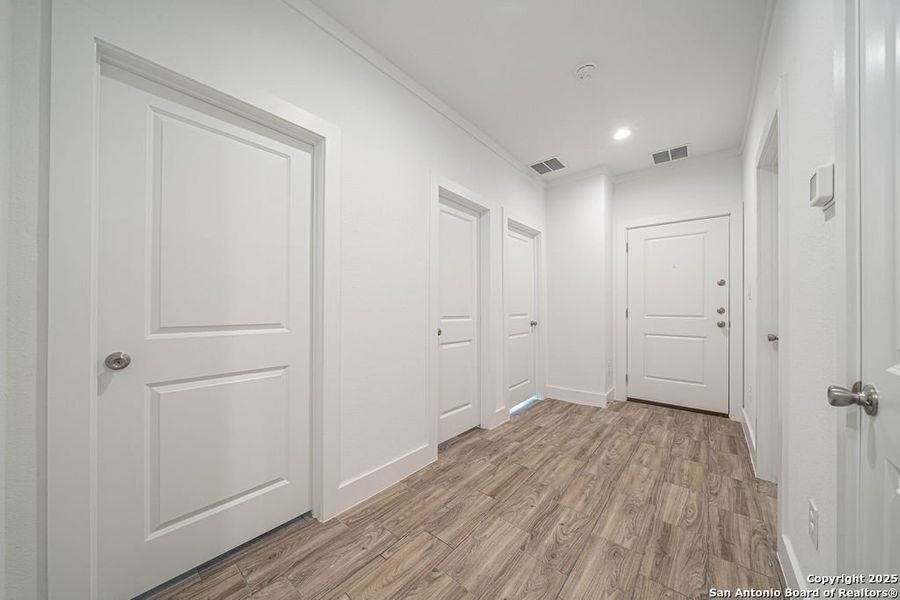 Spacious, unfurnished interior of a new home in , San Antonio (Image 19).