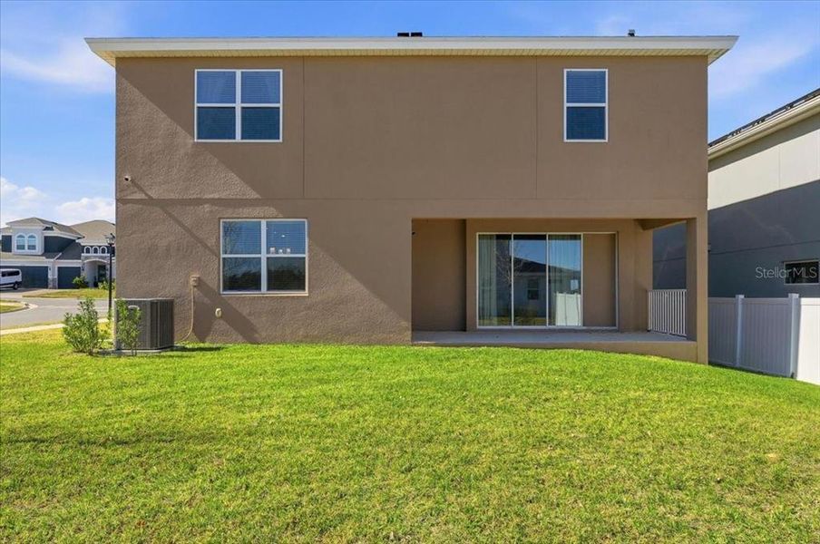 Exterior details and patio area of a home in Hills of Minneola, Minneola (Image 4).
