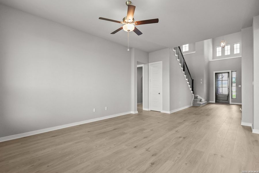 Spacious, unfurnished interior of a new home in Foxbrook, Cibolo (Image 22).