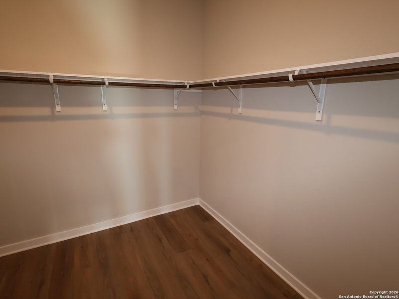 Spacious, unfurnished interior of a new home in Winding Brook, San Antonio (Image 26).