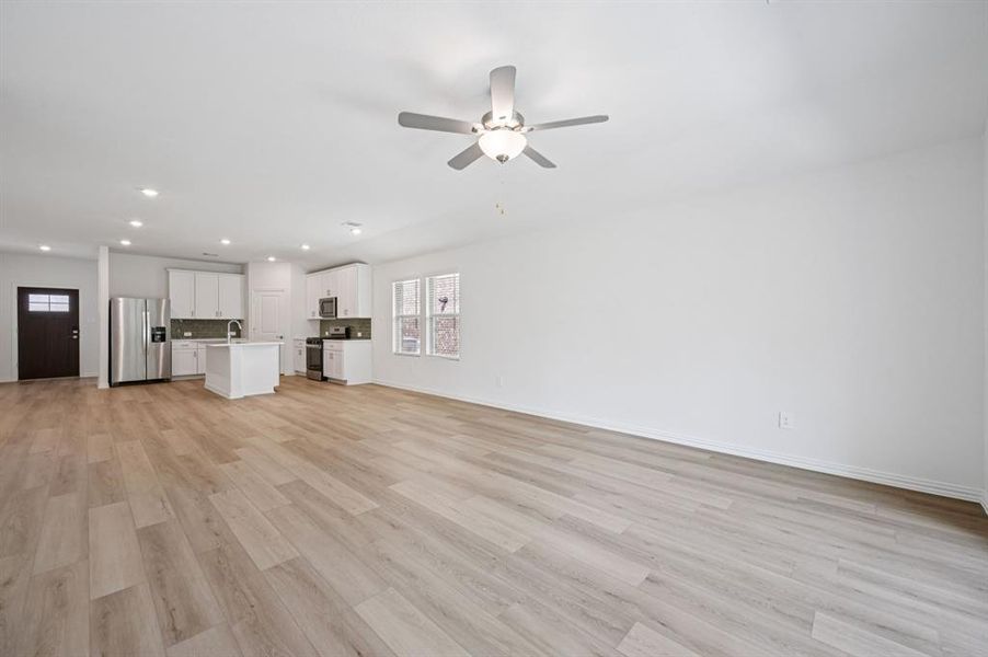 Photo is not of the actual home, but is an inspirational photo of builder’s model home and may depict options, furnishings, and/or decorator features that are not included. Photo is not of the actual home, but is an inspirational photo of builder’s model home and may depict options, furnishings, and/or decorator features that are not included.