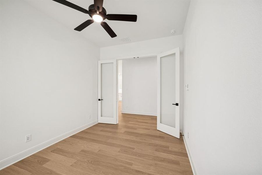 Spacious, unfurnished interior of a new home in Pecan Square - Gardens, Northlake (Image 23).