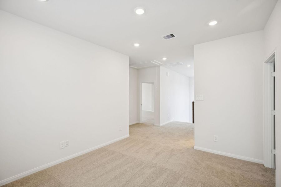 Spacious, unfurnished interior of a new home in Pinewood Trails - Luxe Series, Atascocita (Image 32). Spacious, unfurnished interior of a new home in Pinewood Trails - Luxe Series, Atascocita (Image 32).