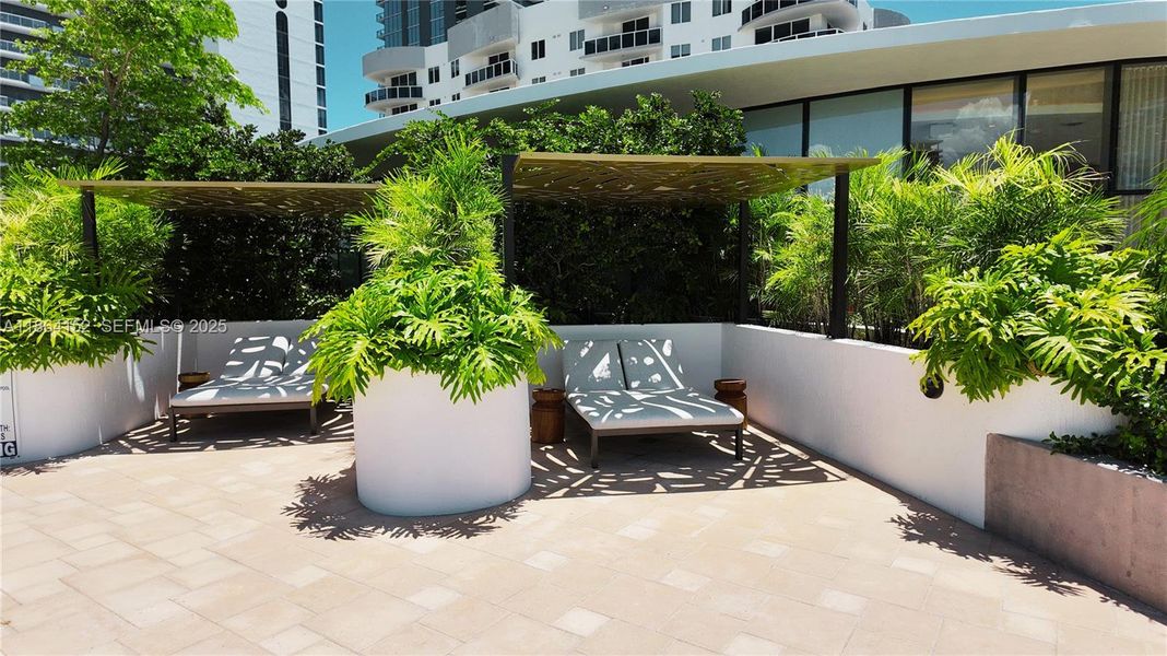 Condo located in Miami, FL showcasing its design and architecture (Image 3). Condo located in Miami, FL showcasing its design and architecture (Image 3).