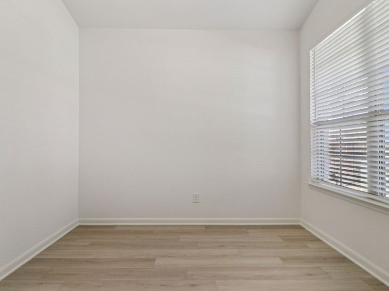 Spacious, unfurnished interior of a new home in Royal Crest, San Antonio (Image 24).