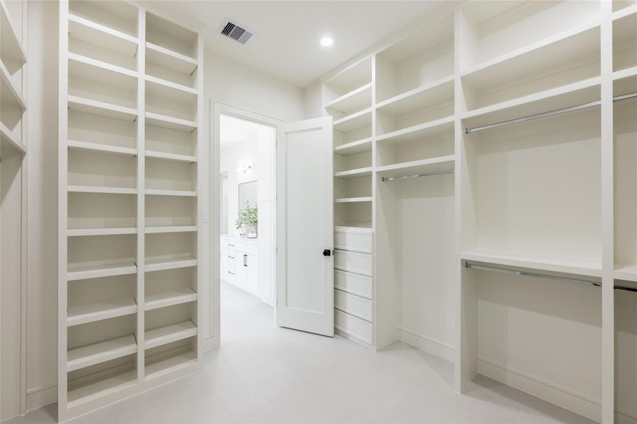 Spacious, unfurnished interior of a new home in , Houston (Image 38).