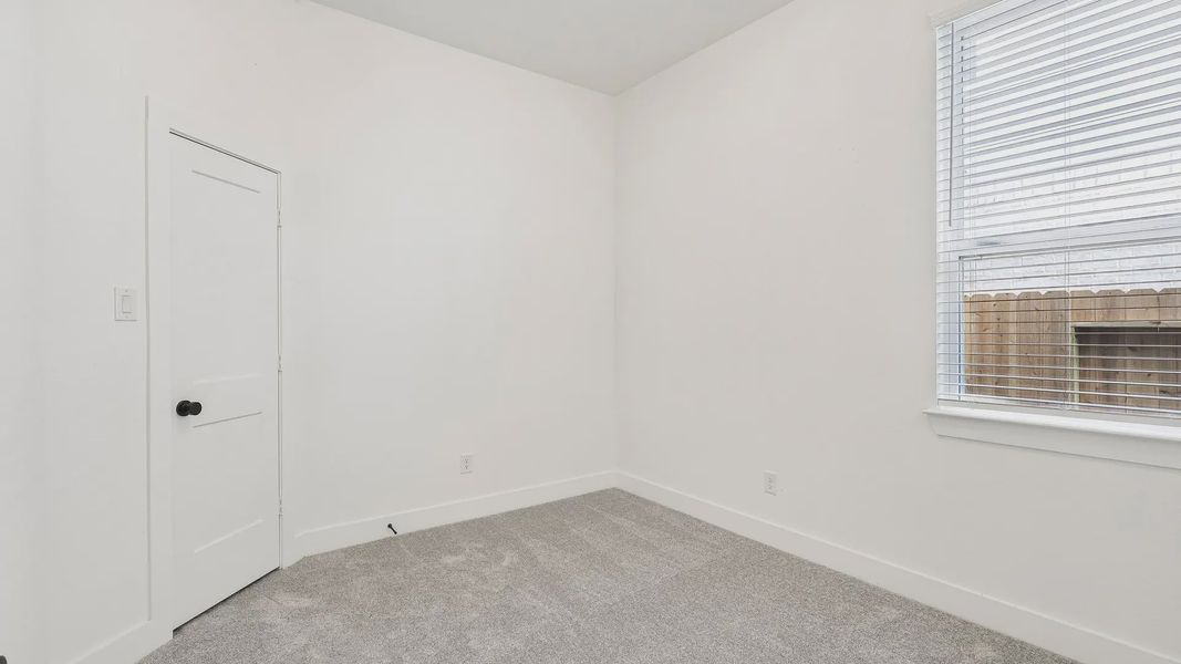 Spacious, unfurnished interior of a new home in Evergreen 40s, Conroe (Image 27).