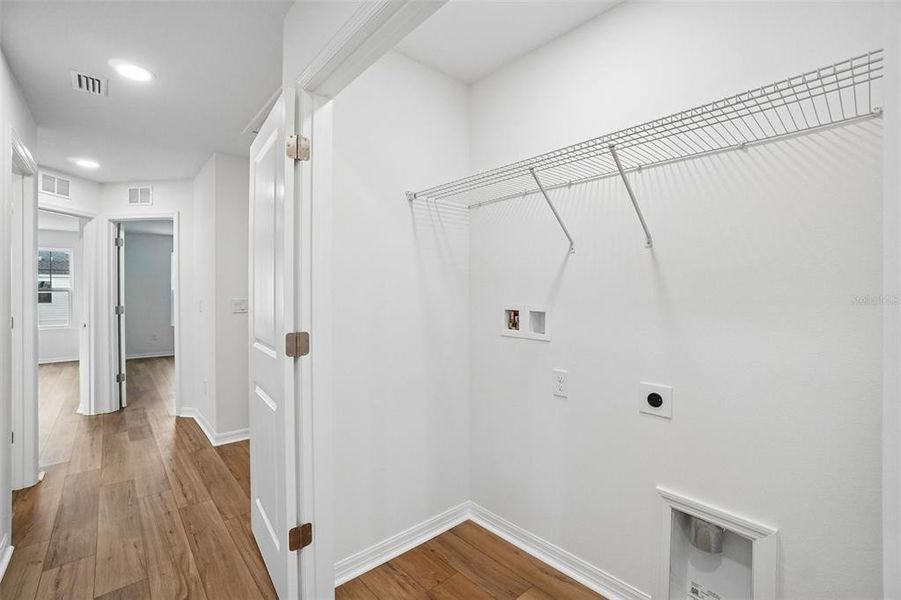 Spacious, unfurnished interior of a new home in Twin Oaks, Zephyrhills (Image 27).