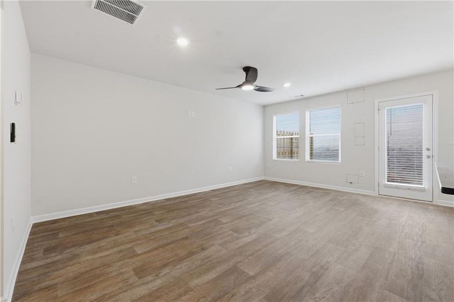Spacious, unfurnished interior of a new home in Moss Creek, Hogansville (Image 15).