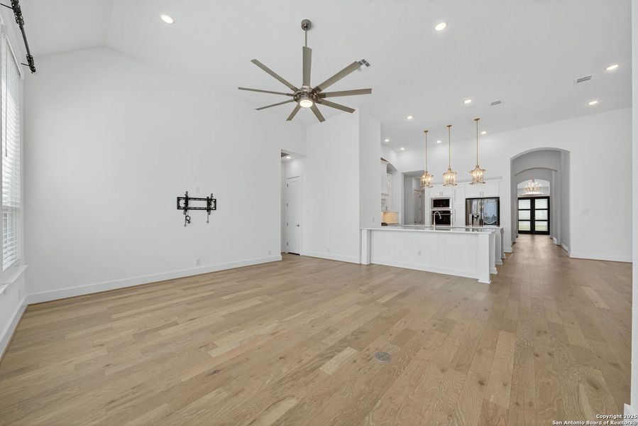 Spacious, unfurnished interior of a new home in Front Gate in Fair Oaks Ranch, Fair Oaks Ranch (Image 31). Spacious, unfurnished interior of a new home in Front Gate in Fair Oaks Ranch, Fair Oaks Ranch (Image 31).