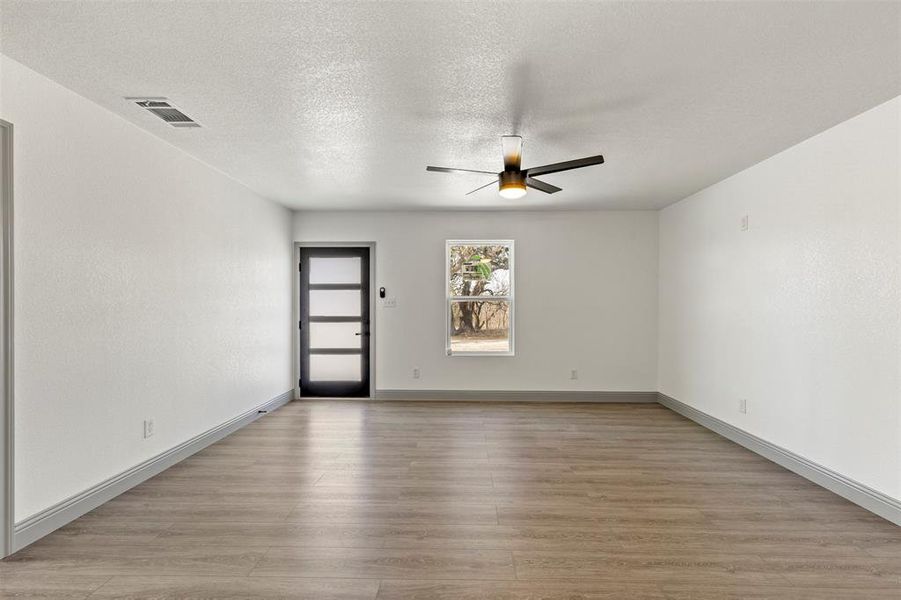 Spacious, unfurnished interior of a new home in , Granbury (Image 15).