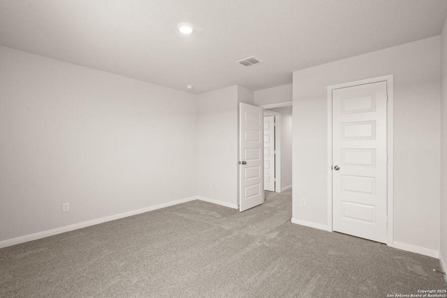 Spacious, unfurnished interior of a new home in Abbott Place, St. Hedwig (Image 21).