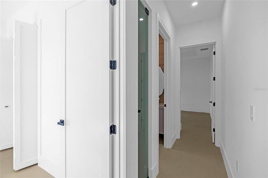 Spacious, unfurnished interior of a new home in , Cape Coral (Image 28).