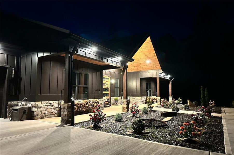 Community amenities in , Talking Rock (Image 80).