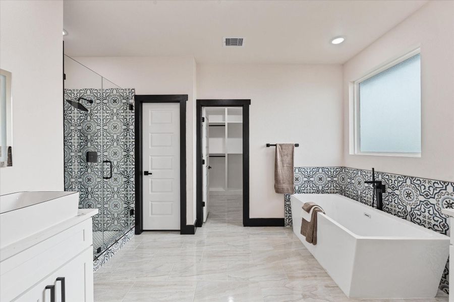 Primary Bathroom/Soaking tub/Separate shower