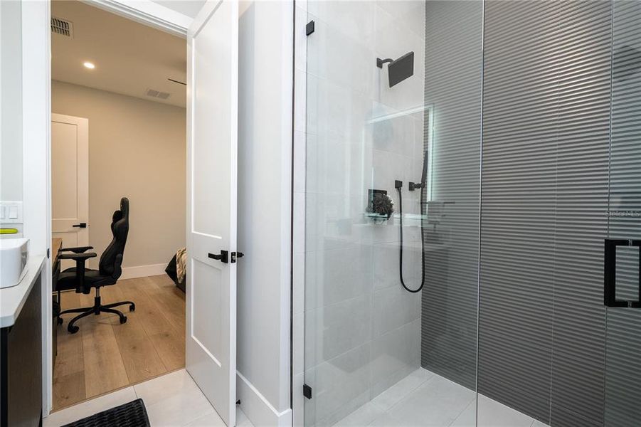 Furnished interior view inside a new home in , Montverde (Image 70).