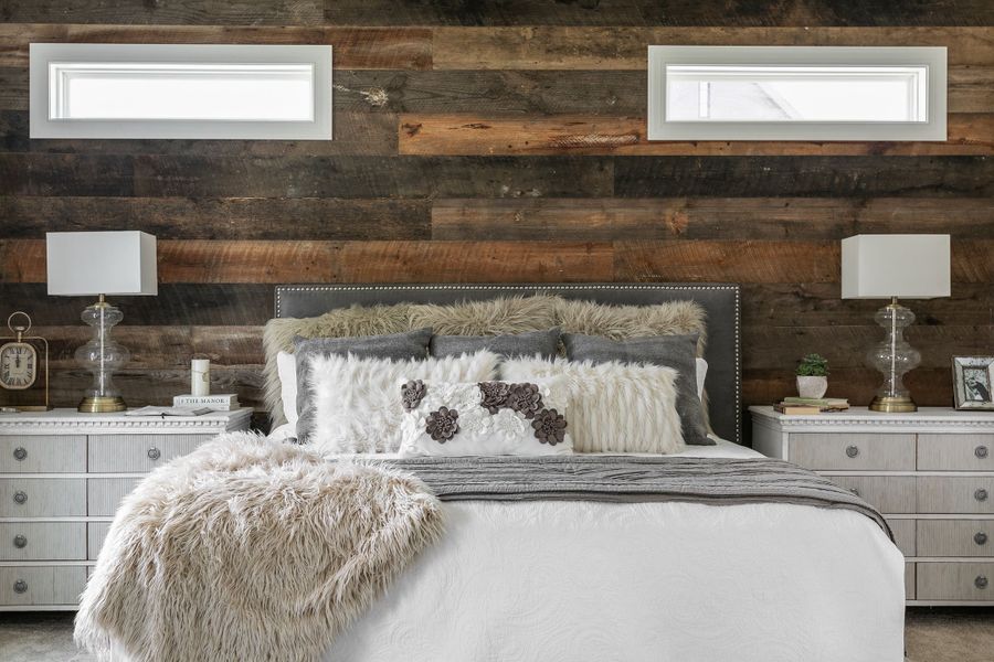 Similarly Built Oxford:Large primary on main