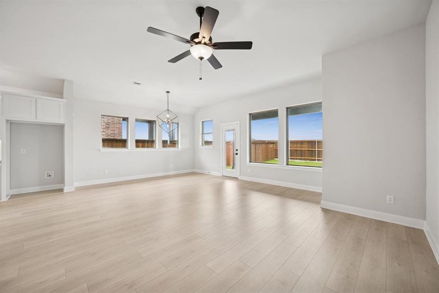 Spacious, unfurnished interior of a new home in Creekshaw – Classic, Royse City (Image 13). Spacious, unfurnished interior of a new home in Creekshaw – Classic, Royse City (Image 13).