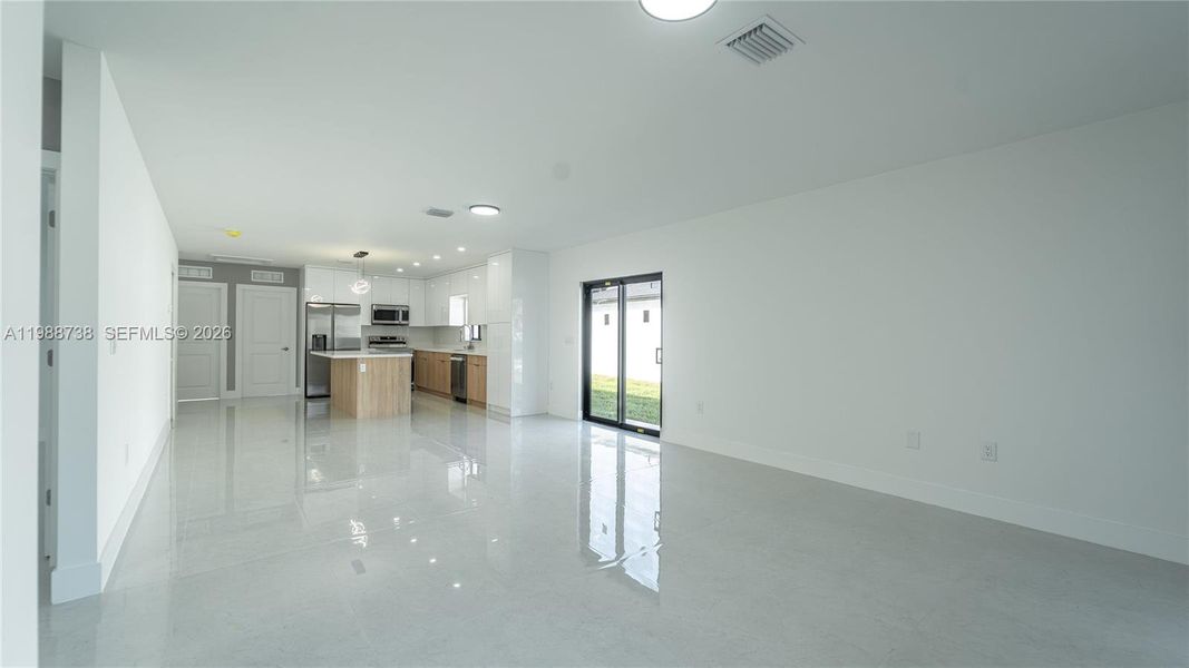 Spacious, unfurnished interior of a new home in , Miami (Image 21).