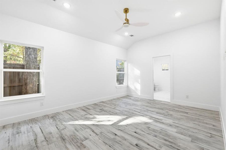 Spacious, unfurnished interior of a new home in , Gun Barrel City (Image 23).