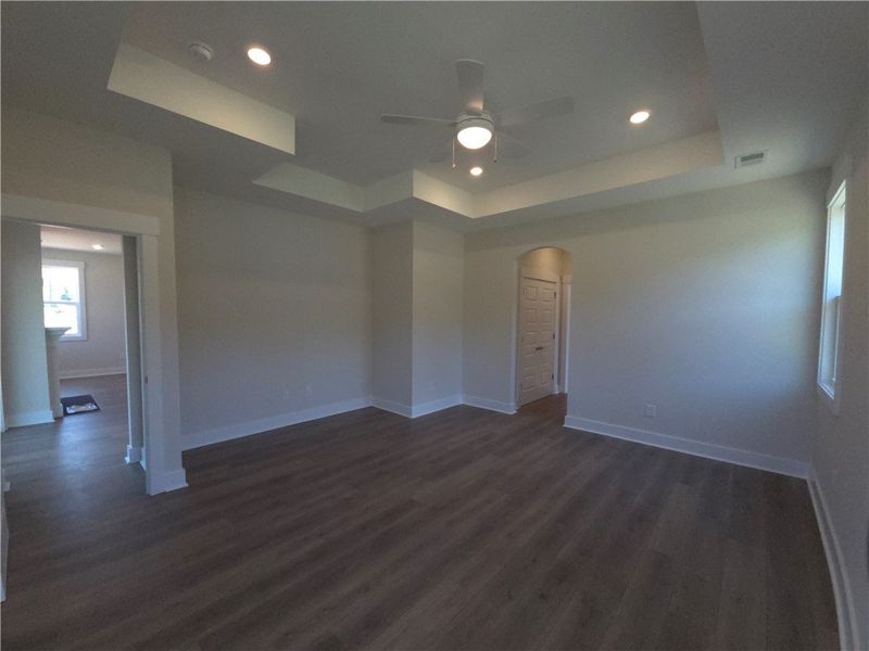 Spacious, unfurnished interior of a new home in Saratoga Oaks, Williamston (Image 13).