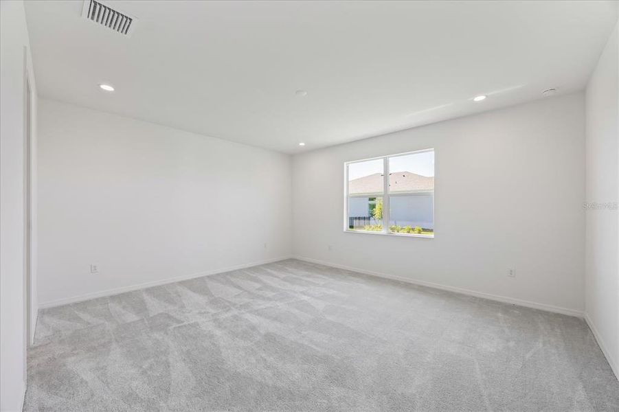 Spacious, unfurnished interior of a new home in , Punta Gorda (Image 28).