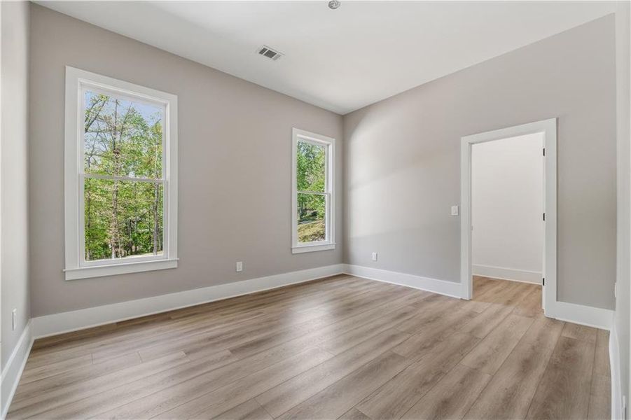 Spacious, unfurnished interior of a new home in , Gainesville (Image 23).