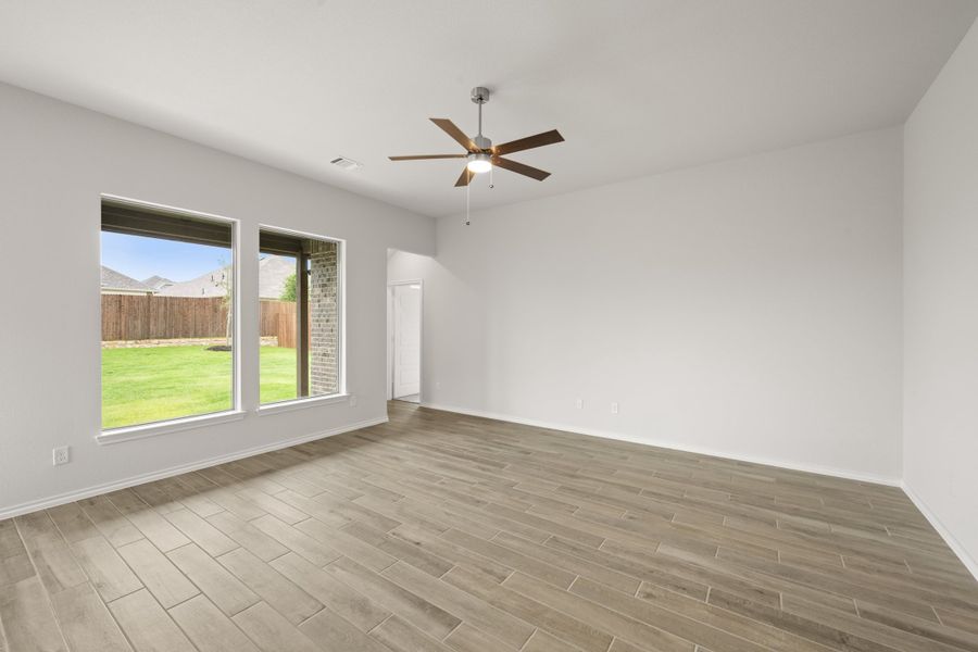 Spacious, unfurnished interior of a new home in Summer Crest, Fort Worth (Image 18). Spacious, unfurnished interior of a new home in Summer Crest, Fort Worth (Image 18).