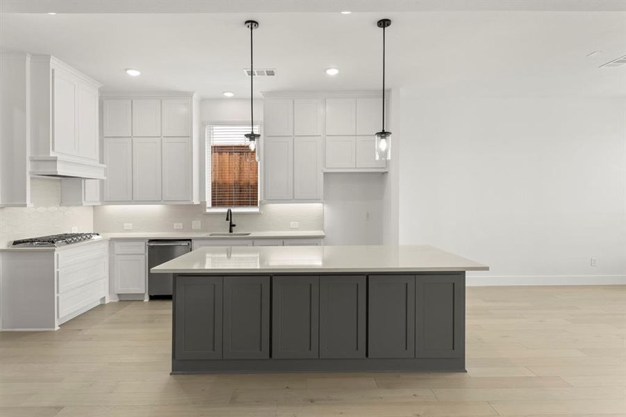 10. 4406 Rolling Springs - Kitchen
