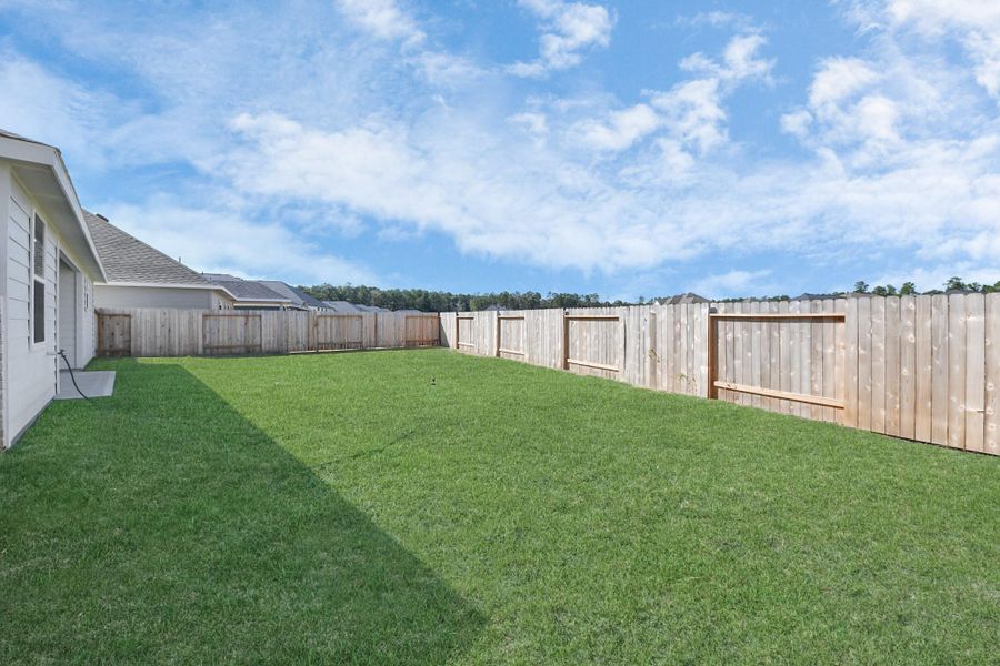 Exterior details and patio area of a home in Grand Oaks Reserve, Cleveland (Image 4).