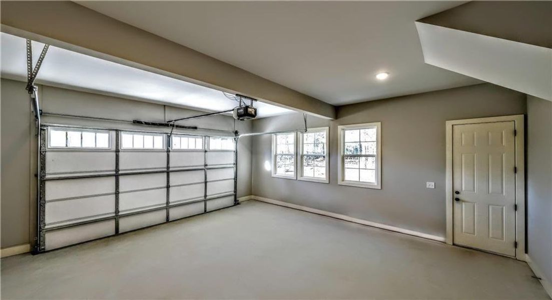 Spacious, unfurnished interior of a new home in , Temple (Image 16).