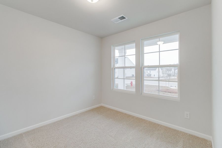 Spacious, unfurnished interior of a new home in Winston Point, Gilbert (Image 19).